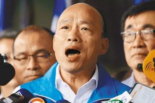 韩国瑜唱着“我现在要出征”从高雄出发开始“倾听之旅”