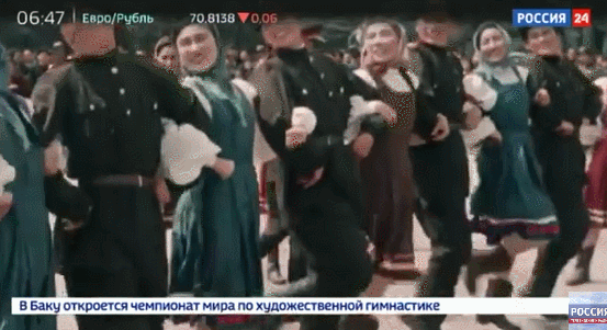 《中国的重生》:中苏青年跳俄罗斯传统舞蹈