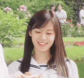 相信很多人在看《夏日香气》的时候都会大部分的注意力放在女主孙艺珍