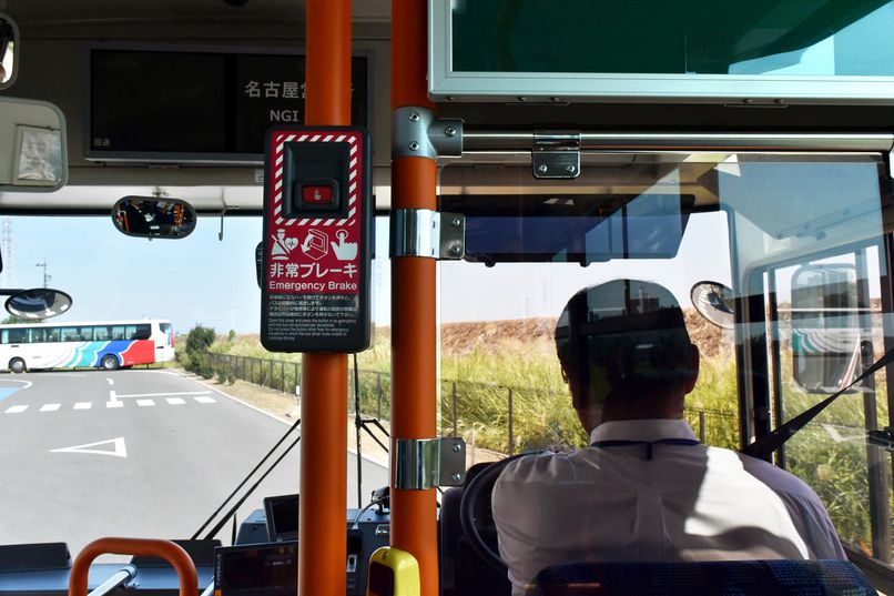 日本为公交车安装乘客紧急制动按钮 预防老年人司机突发健康事故