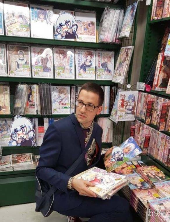 瑞士宅男日本旅行竟买了30公斤本子 回国遭海