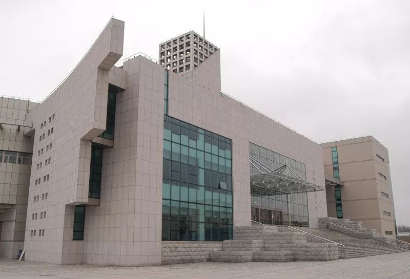 石河子大学招聘_刻有石河子大学的大石头被搬走了 以后拍照要换地方啦