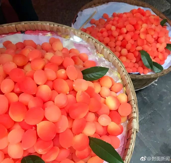 成都街头现网红水果金西梅，专家称其并不新鲜!网友:骗子水果，又贵又难吃!