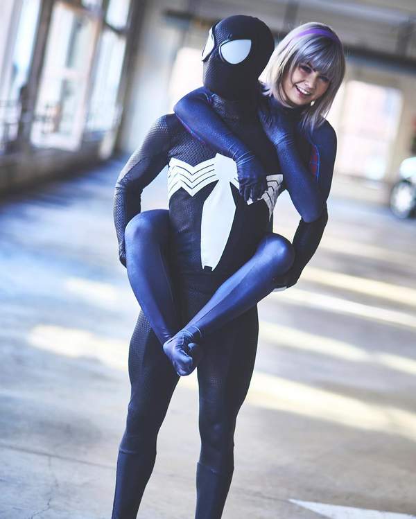 《漫威蜘蛛侠》小虫Cos集锦 好逗比的蜘蛛警察!(图)