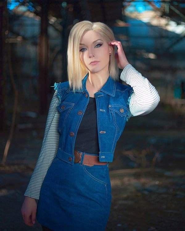 美女Cos《龙珠斗士Z》人造人18号 冷艳御姐杀气十足