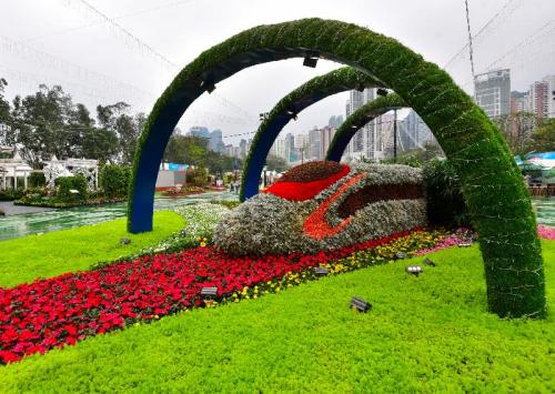 以先進的現代化鐵路爲主題的花壇。圖片來源:香港特區政府新聞公報
