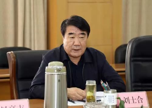 落马官员身边的“老乡”与“学生”