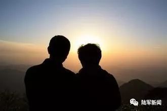 【听见 陆军 】父母的背影