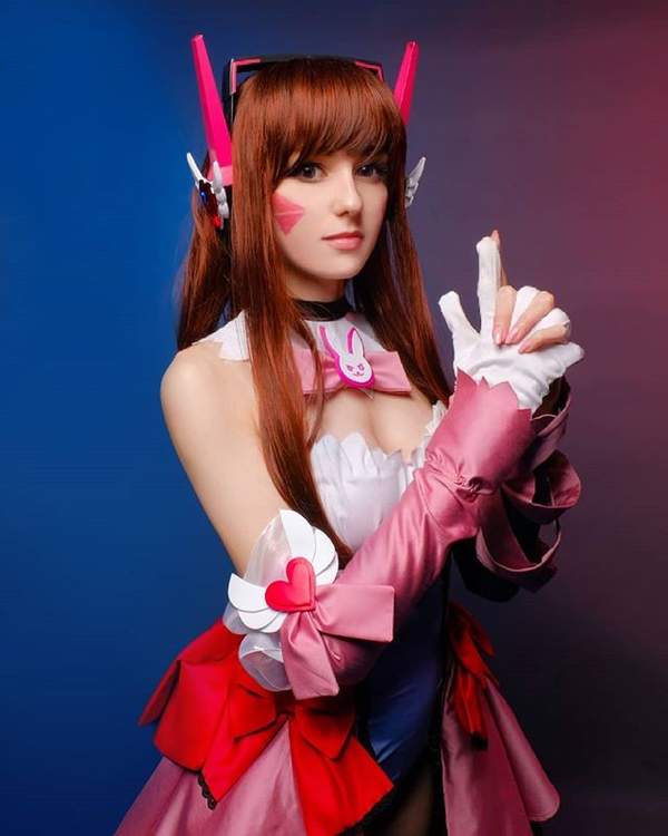 【cos】俄罗斯美女Cos《守望先锋》D.Va 粉嫩俏皮略带妩媚