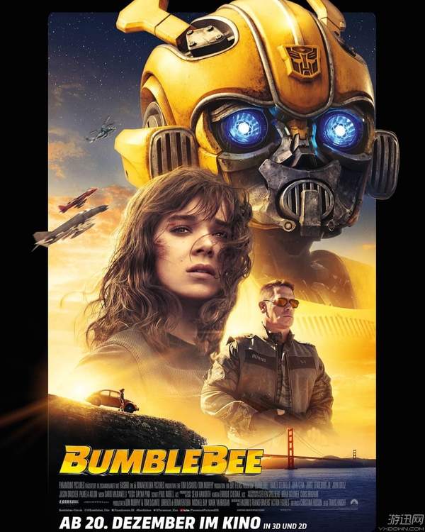 《大黄蜂》电影正式海报公布 女主与机器人共