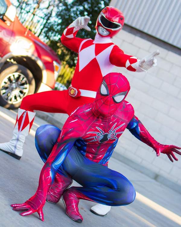 《漫威蜘蛛侠》小虫Cos集锦 好逗比的蜘蛛警察!(图)