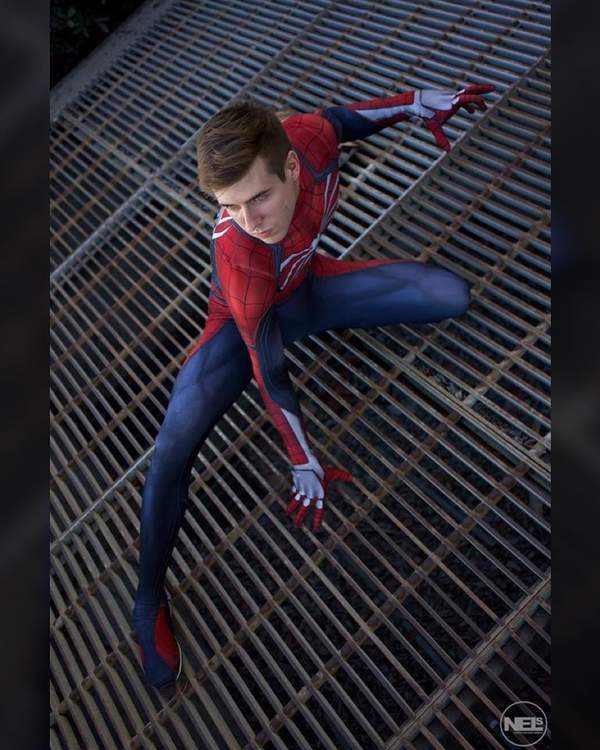 《漫威蜘蛛侠》小虫Cos集锦 好逗比的蜘蛛警察!(图)