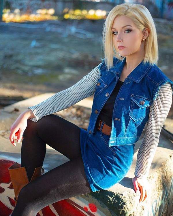 美女Cos《龙珠斗士Z》人造人18号 冷艳御姐杀气十足