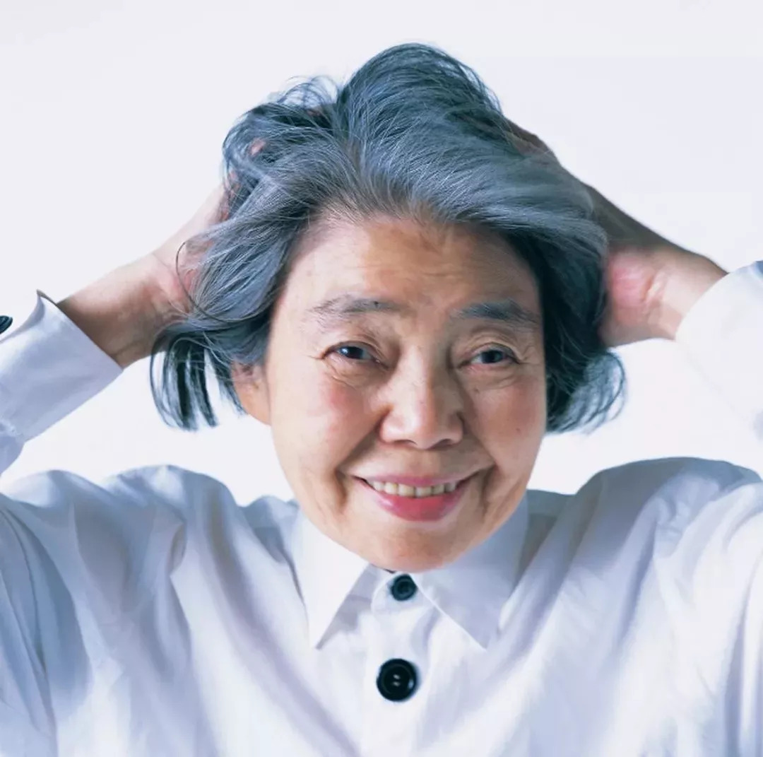 丈夫出轨、家暴,她却坚持40年不肯离婚!为何她