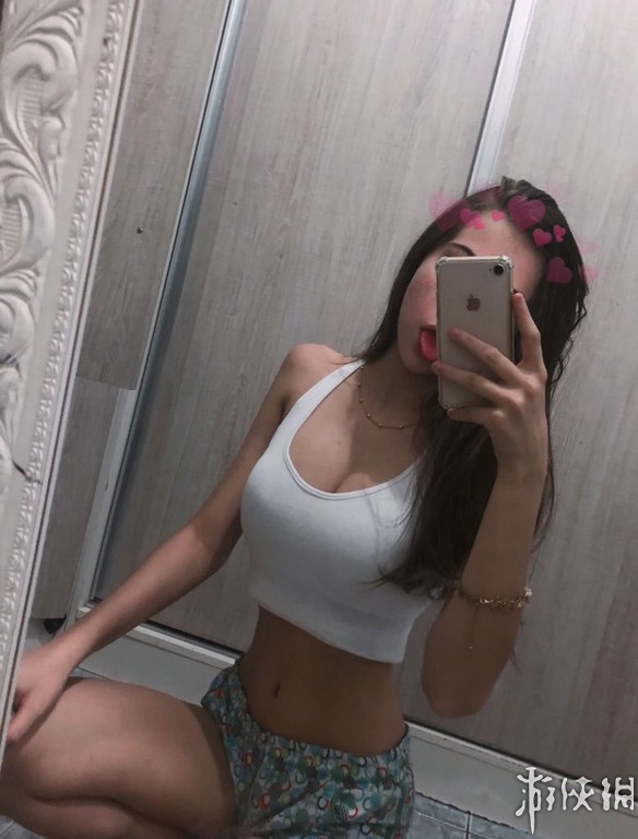 巴西网红美少女大的泳装包不住 成熟大胆翘臀好身材