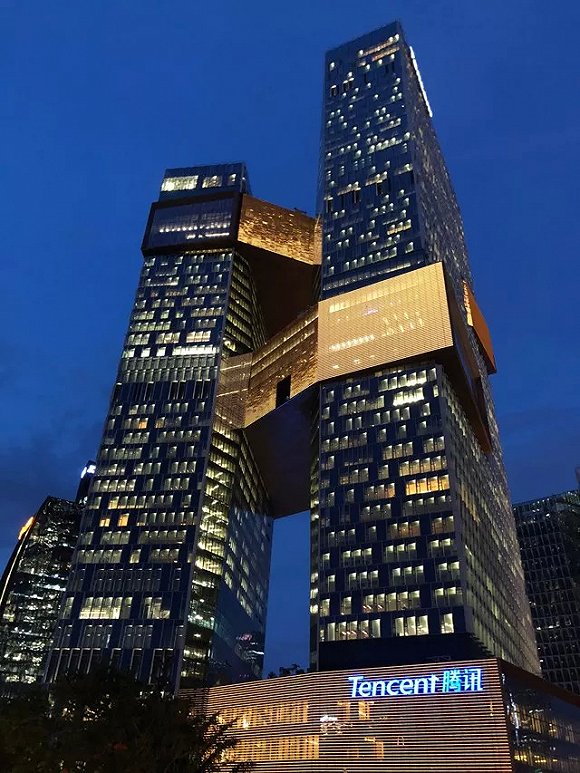 2018年，数千名腾讯员工已经搬入腾讯新总部大楼滨海大厦。来源：被访者供图