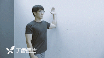 图片来源:丁香医生视频团队 也可以躺在床上练