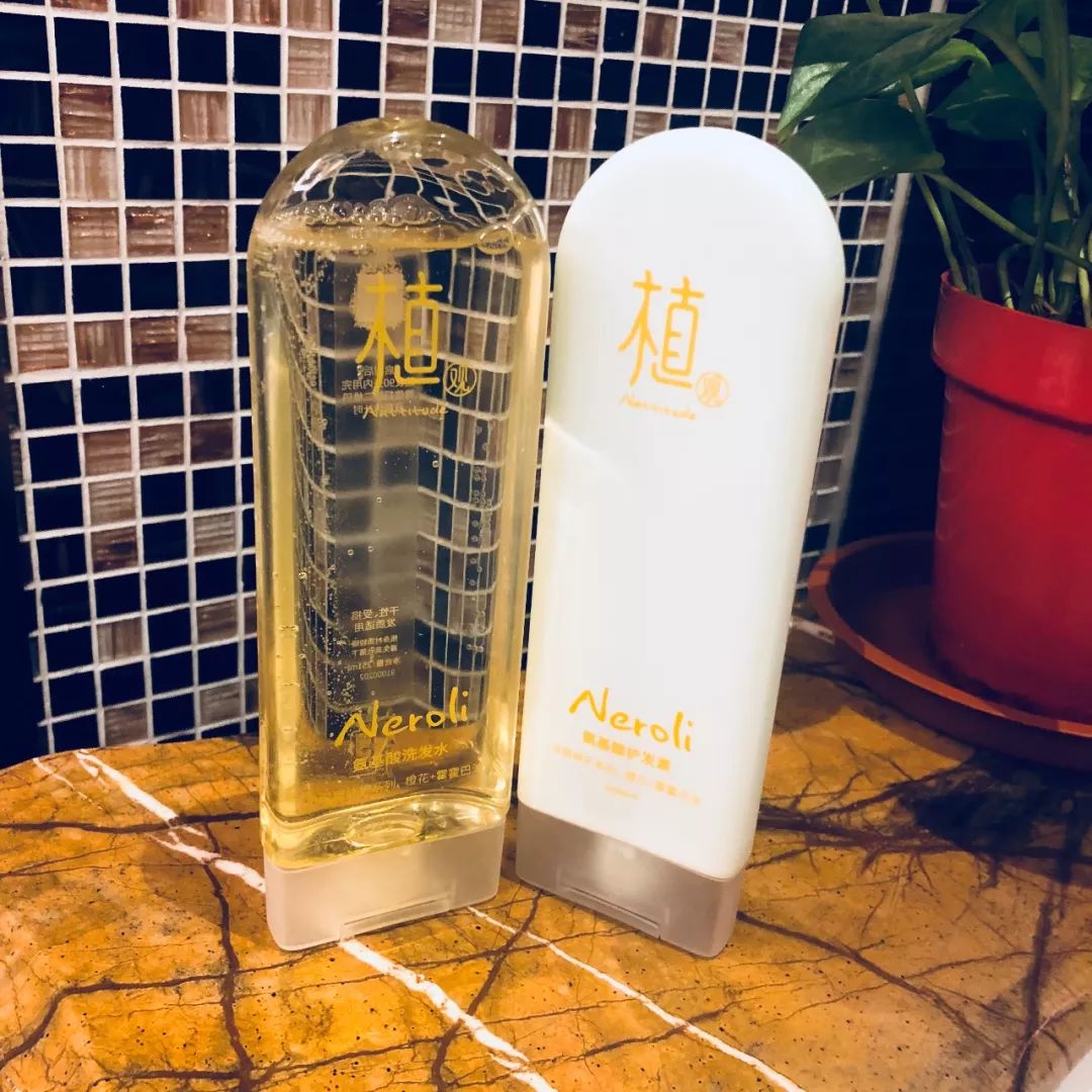 现在给明星P图太不容易了,要把头P小,还要P发