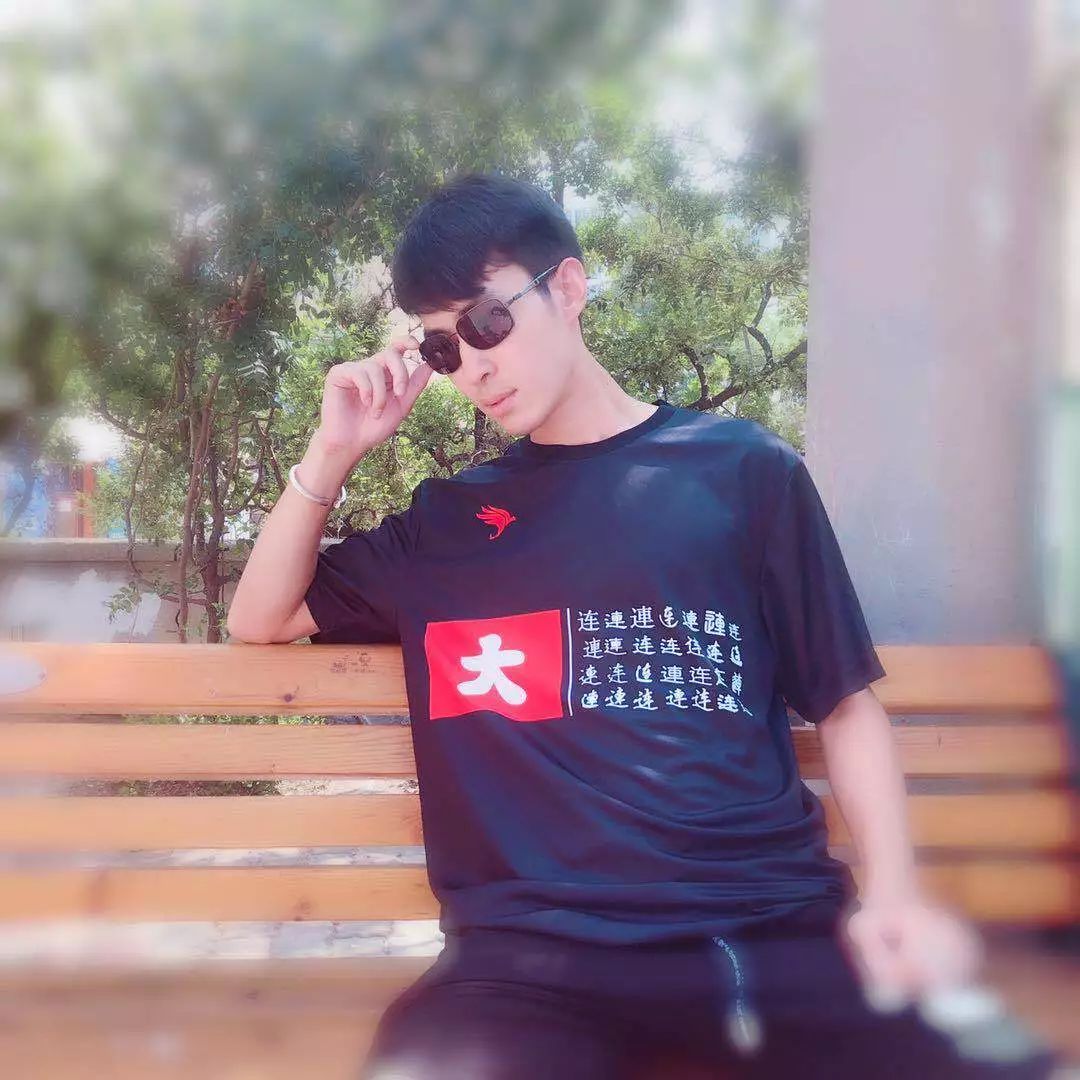 超级火的大连城市服装正式面世! 可以买也可以免费领! 半岛体育携手应利体育荣誉出品!