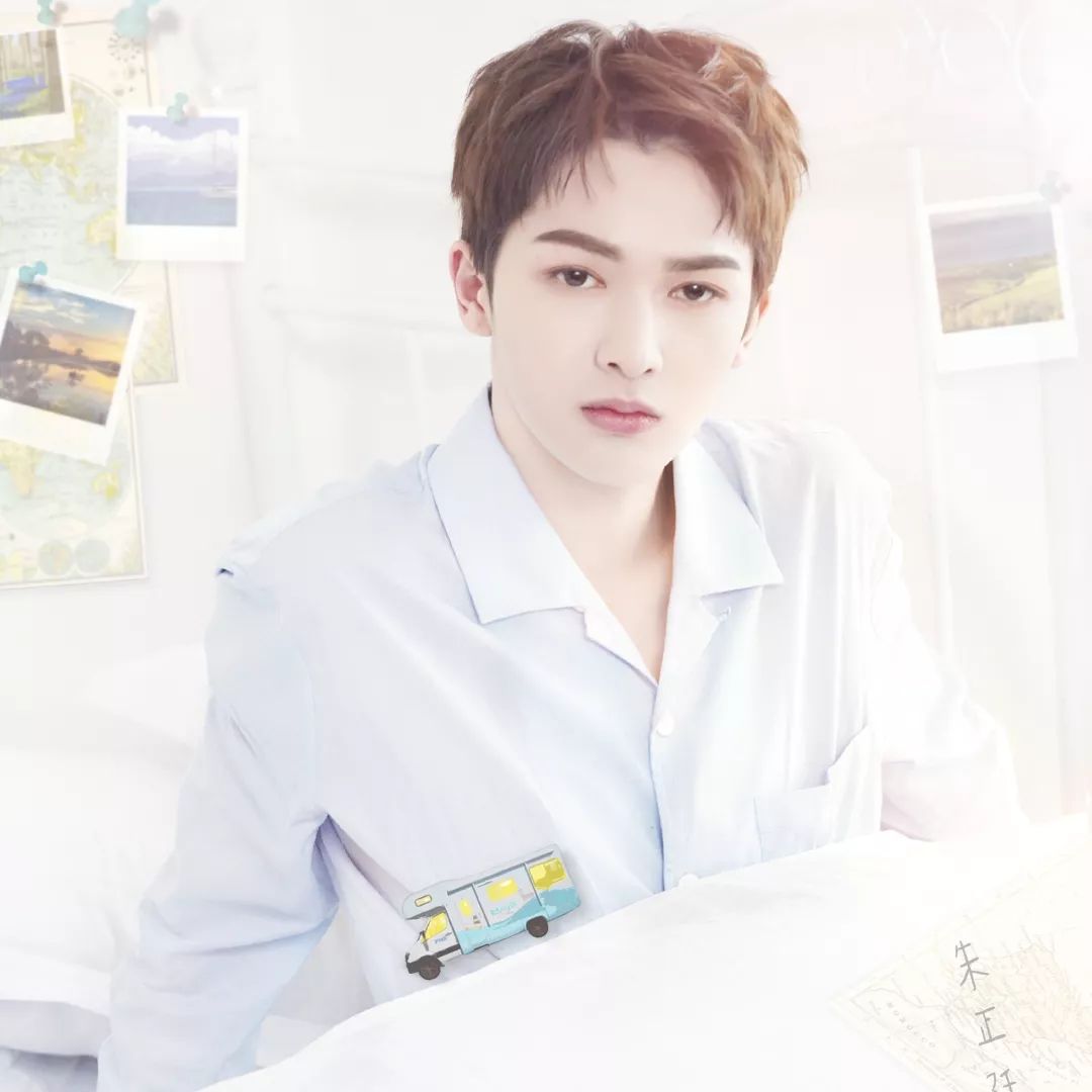 范丞丞艾福杰尼互曝丑照?朱正廷跳海?还能不