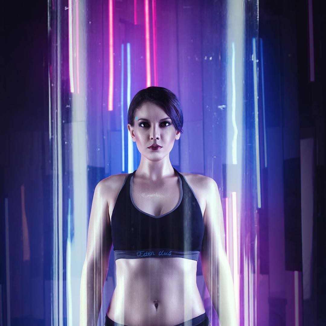 俄罗斯美女Cos《底特律:变人》崔西 身材火辣超有质感