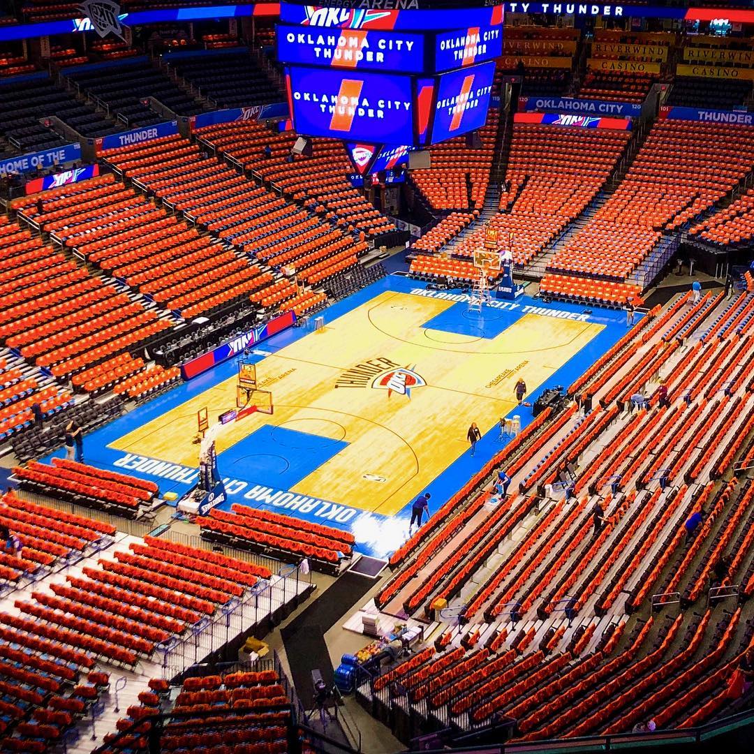 雷霆主场气势如虹