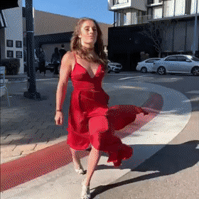 女司机无证超速驾驶酿悲剧 动图 姑娘这手速咋练的?