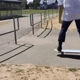 女司机无证超速驾驶酿悲剧 动图 姑娘这手速咋练的?