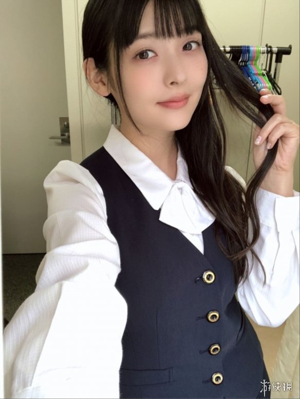 美女声优上坂堇化身看板娘 制服诱惑展现成熟味道！