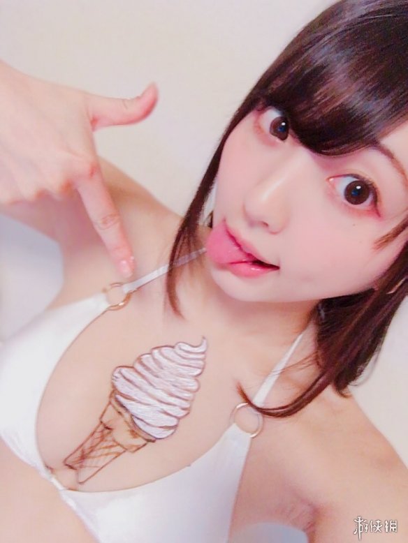 竟然在大欧派上作画!日本性感写真女星椎名香奈江