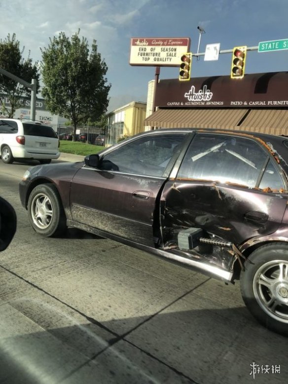 剐蹭凹痕那又怎样?国外网友汽车损伤创作图集欣赏