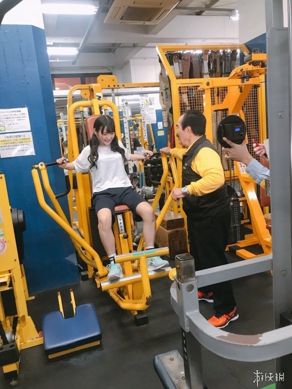 日本美女声优上坂堇曝近照 一袭露肩红裙令人心动!