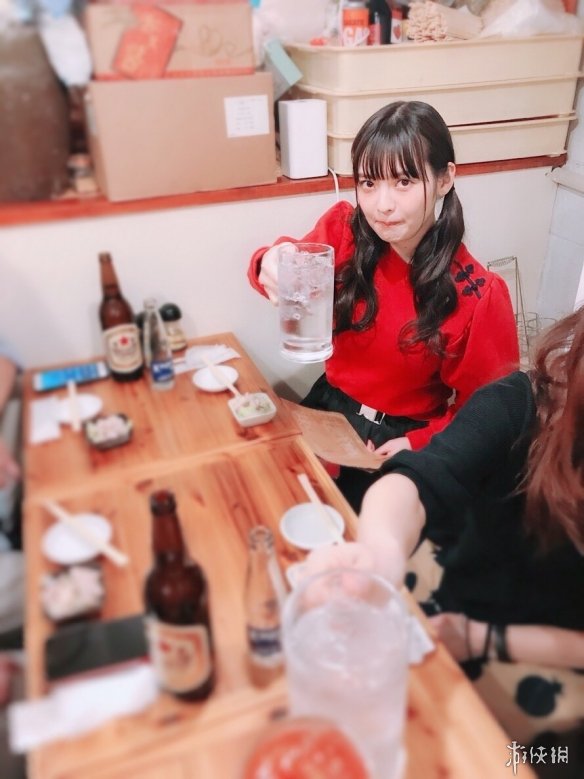 日本美女声优上坂堇曝近照 一袭露肩红裙令人心动!