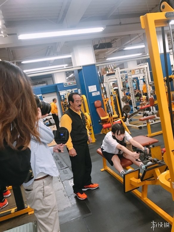 日本美女声优上坂堇曝近照 一袭露肩红裙令人心动!