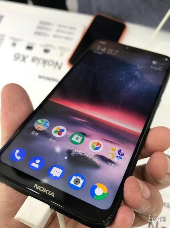 诺基亚X6新机实拍图赏 双面玻璃机身+全金属