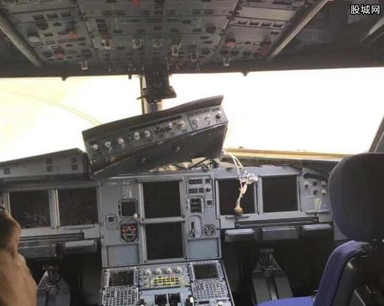 川航机长录音曝光 川航飞机玻璃破碎原因是什