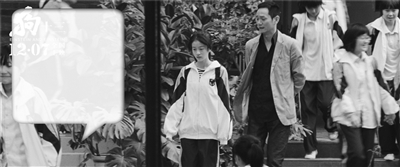 小时候你是不是也被父母推搡过? 问过父母是不是不爱自己?