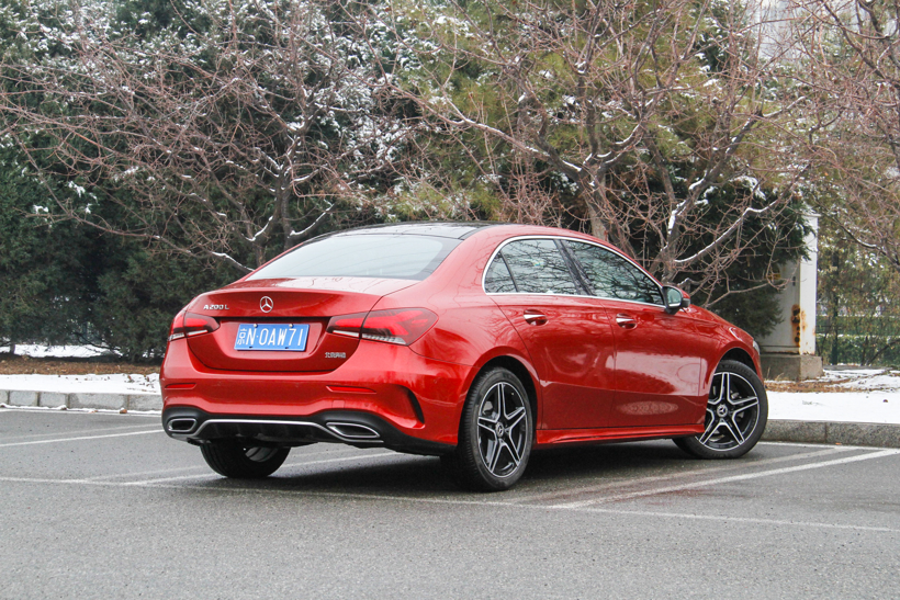 20万不到的奔驰A 是这个时代年轻人触手可及的梦想