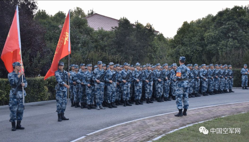 全景记录,还原一个最真实的新兵连