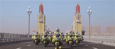 骑警亮眼，探头能看清2公里外车牌