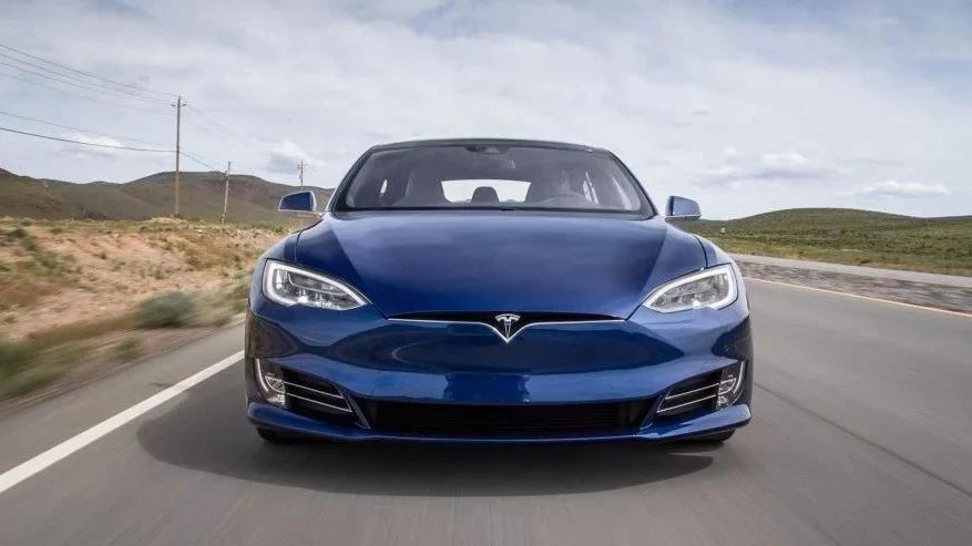 开特斯拉能跑长途吗？我们从上海一路跑到了石家庄｜视频