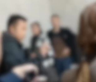 打"变态迷失传奇sf"被抓!赌资高达300余万,警察一脚踢开门发现…