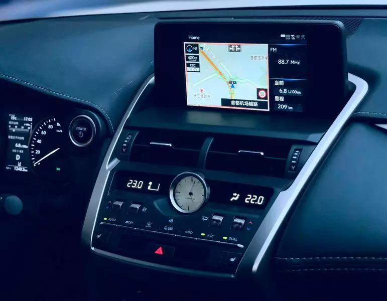 试驾|Lexus NX300h:俊朗造型显刚毅 精湛内饰博芳心