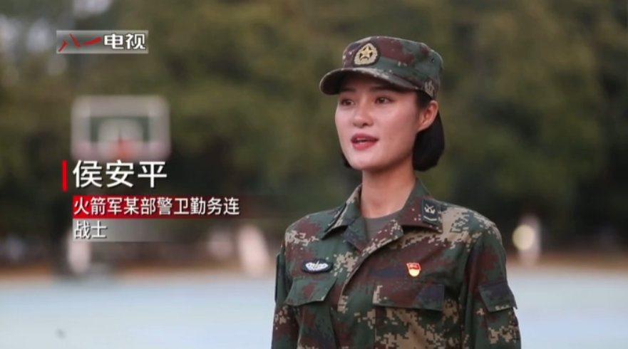 火箭军受阅女兵侯安平变身"麻辣"女教官