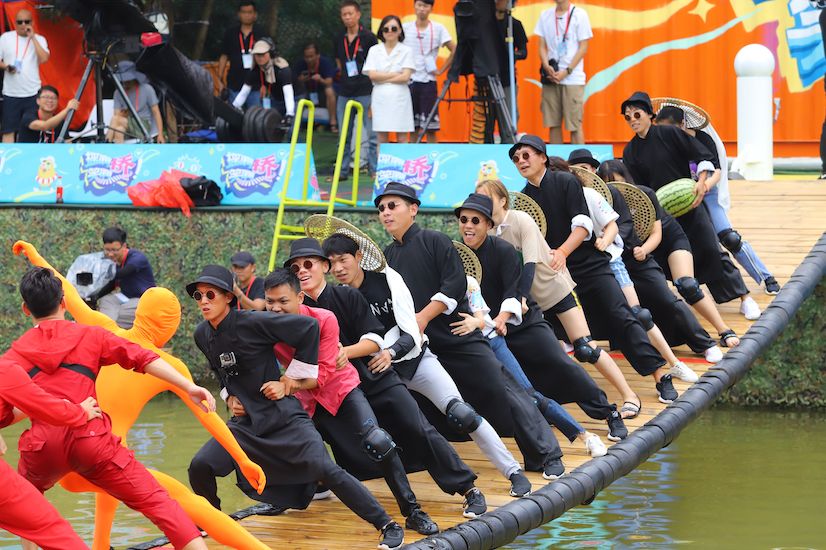 “恐龙”抱西瓜? 《摇啊笑啊桥》创新规则决斗升级