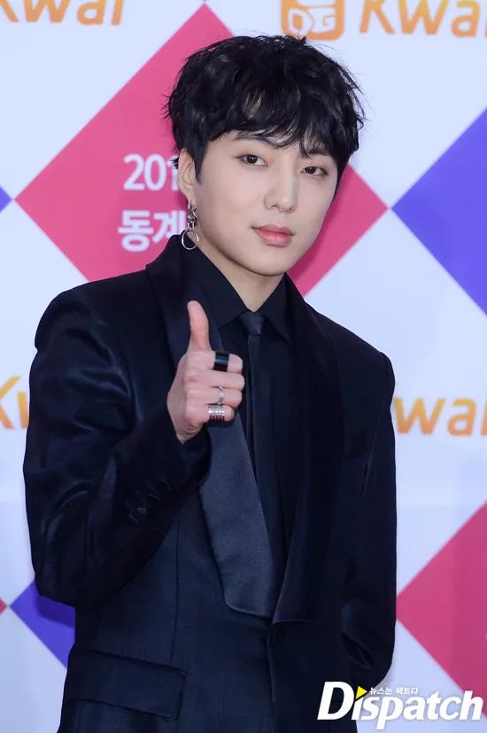 D 韩娱|能力值1000%!…爱豆中的hit曲作曲家