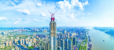华中第一高楼 武汉绿地中心封顶了