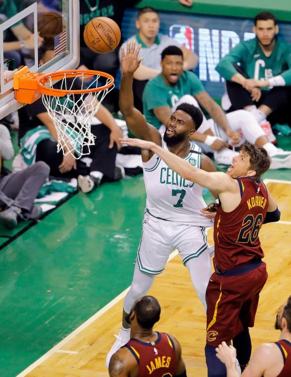 骑士东决惨败凯尔特人:詹姆斯遇上克星,全场仅