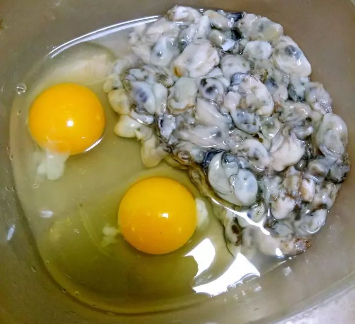 在生蚝最肥美的季节，就要最“鲜溜”地吃，快