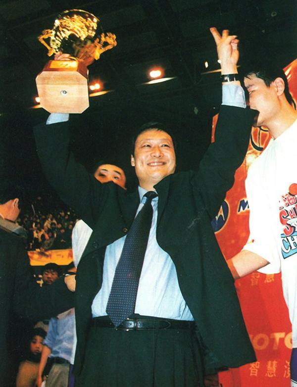 时隔9年落叶归根，冠军教头李秋平重掌上海男篮